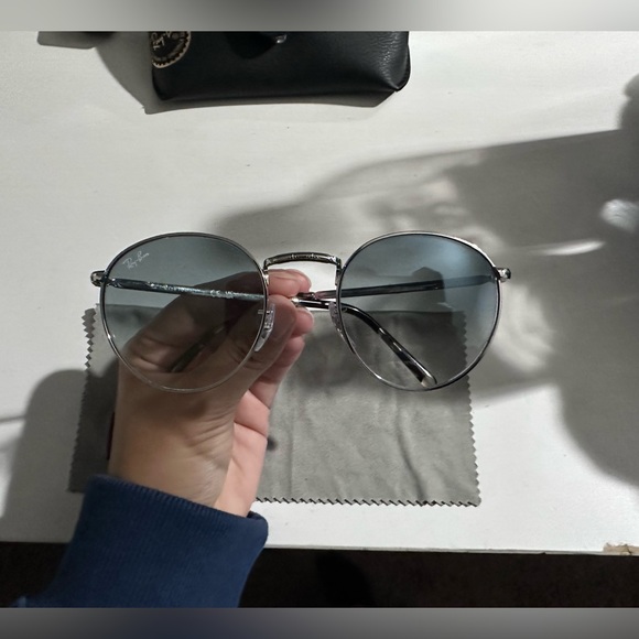 Ray-Ban Circle Grayish/Blueish Tint Sunglasses - Picture 2 of 7